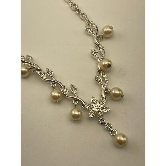 Vintage  Crown PD Delicate Faux Pearl Silver tone Chain Y Drop Necklace B18 - Picture 9 of 11